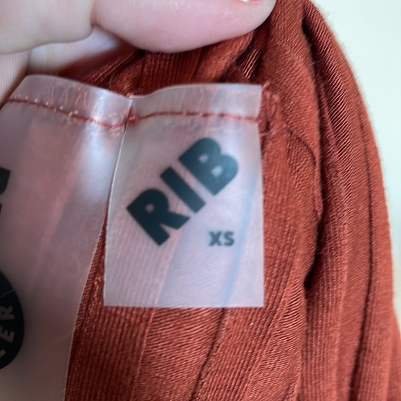 Simon Miller Burnt Orange Coconut Shell Ackee Ribbed Crossover Crop Top - Picture 2 of 8